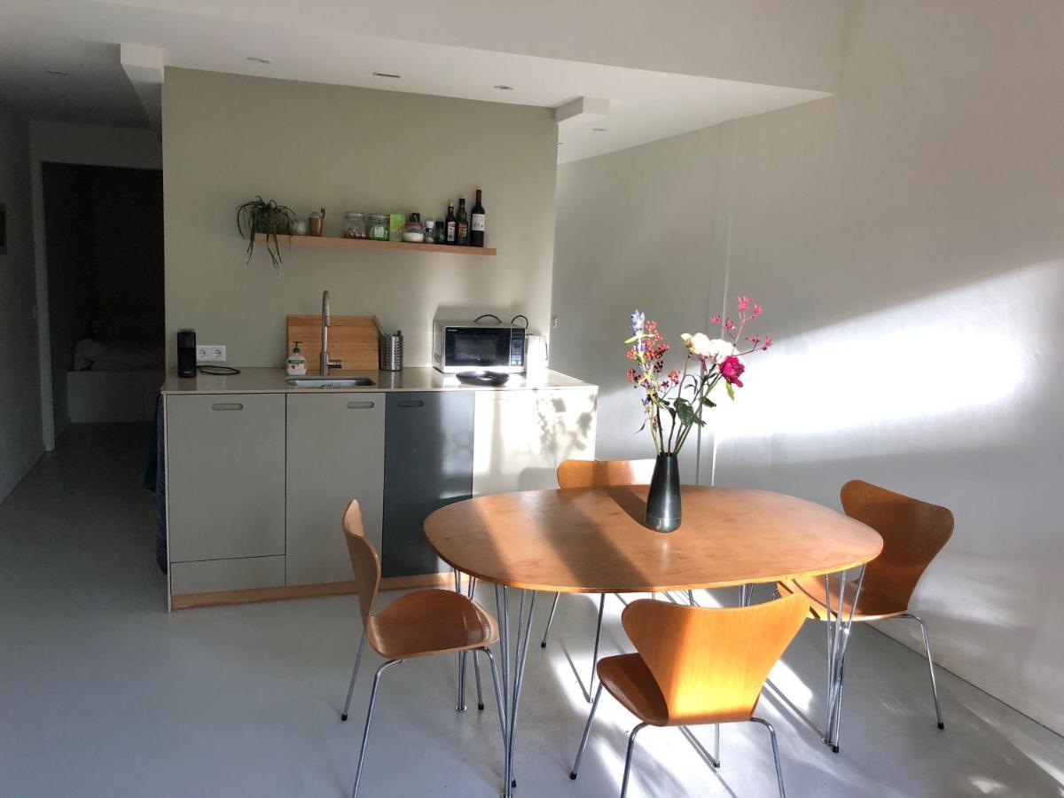 Studio 28A6 With Free Parking Place Bed and Breakfast Amsterdam Exteriör bild